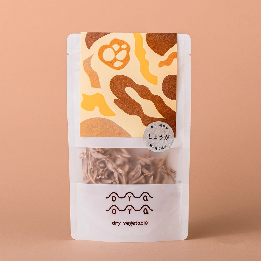 乾燥生姜のパッケージ正面。黄色〜茶色のラベルが印象的な透明袋入り
