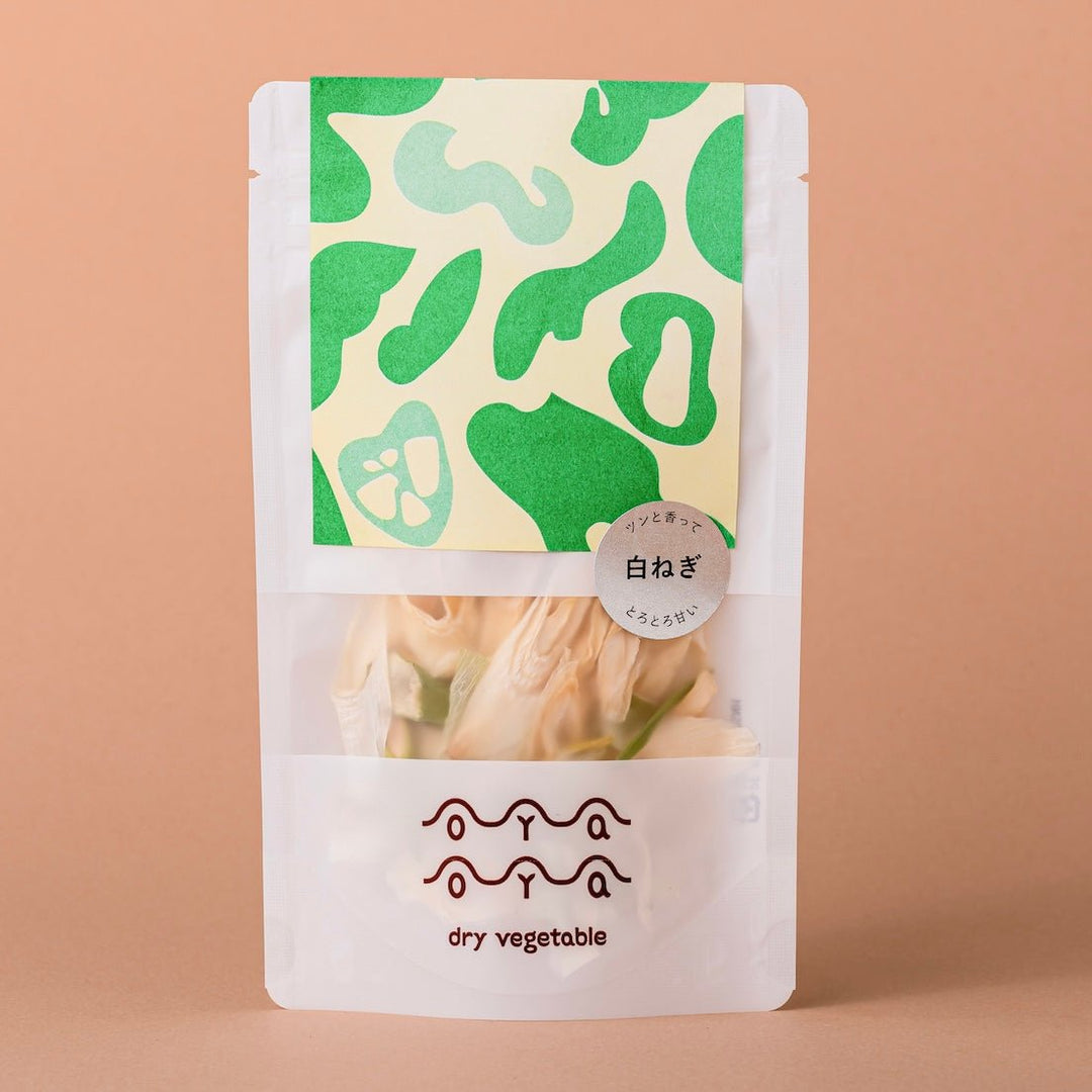 国産乾燥白ねぎ(京都府産)パッケージと商品イメージ。乾燥野菜OYAOYA。
